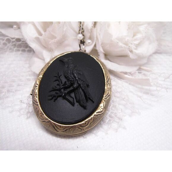 RAVEN black Locket CROW Cameo Necklace Pendant - Picture 4 of 8